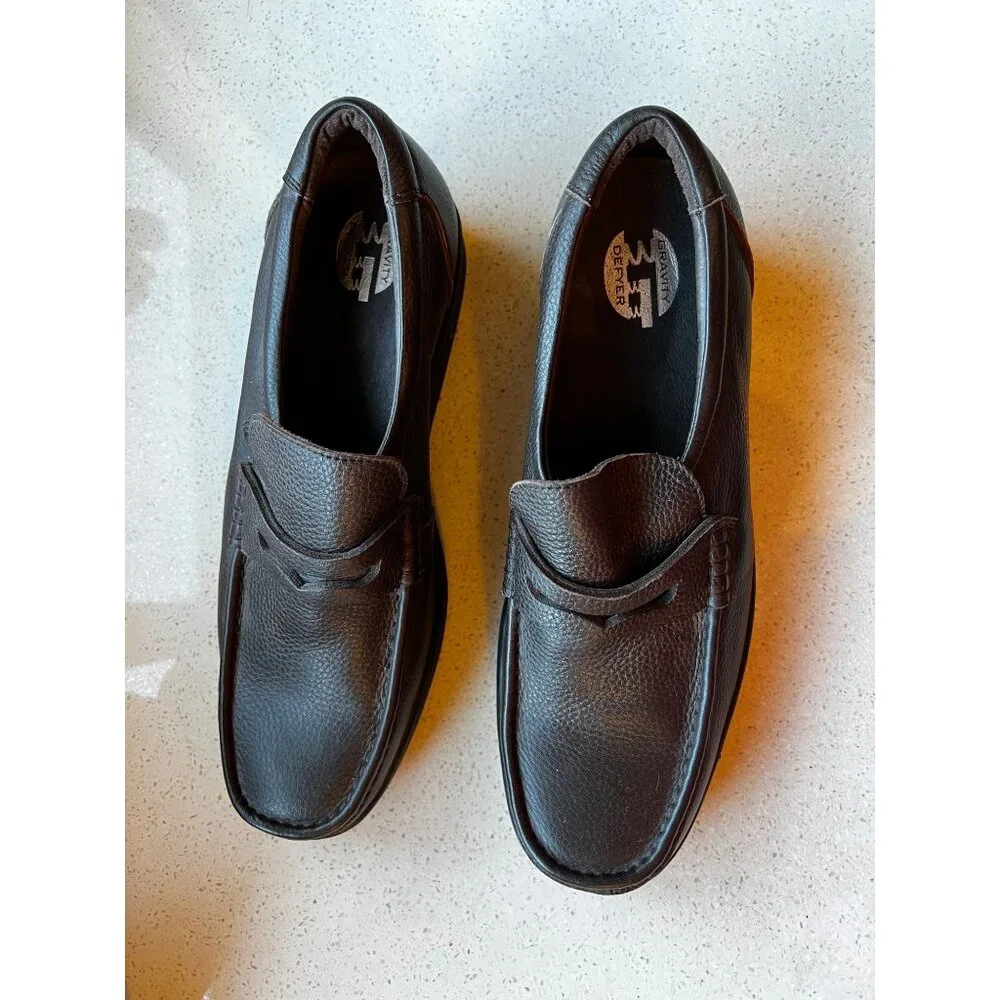 Gravity Defyer Men’s Size 11.5 Loafers Brown Pebble Finish EUC Leather Pig Skin